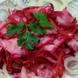 Розовая капуста, маринованная со свеклой. Пальчики оближешь! Видеорецепт
