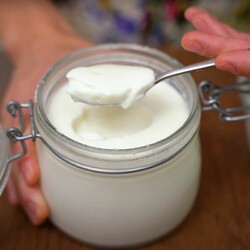 Найпростіший рецепт домашнього йогурту — без закваски та йогуртниці