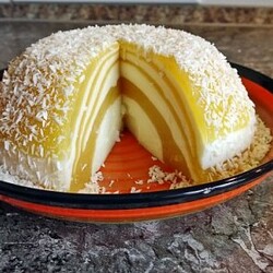 Шикарный нежный десерт из молока, сока и крахмала