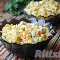 Крабовый салат с рисом, огурцом и кукурузой - 9 пошаговых фото в рецепте