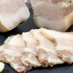 Свиные щёчки вареные в специях