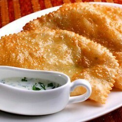 Хрустке тісто для чебуреків на воді