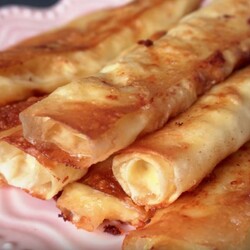 Трубочки з лаваша з сиром: хрустка скоринка і смачна начинка