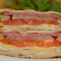 Приготовление лаваша в яйце с начинкой: ингредиенты быстрого завтрака