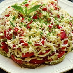 Почему многослойный салат с кабачками — любимая летняя еда