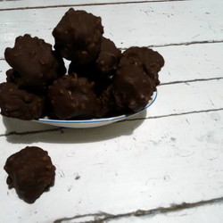 Мой идеальный домашний десерт: лёгкий банановый крем под тонкой «обёрткой» из шоколада - Пир во время езды