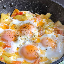 Яичница с кабачками