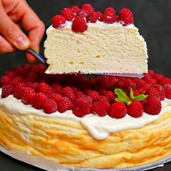 Воздушный творожный десерт без муки и масла