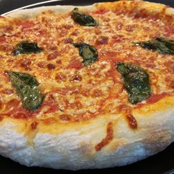 Original „Pizza   Neapolitana “ – der Beste  Pizzateig, besser geht  nicht.