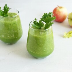 ПП смузи из сельдерея и яблока: рецепт | Меню недели