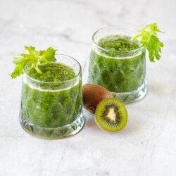 Зеленый смузи детокс коктейль: рецепт с видео и фото | Меню недели
