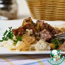 Говядина в луковом соусе