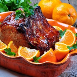 Запеченная свиная корейка в мандариновом соусе