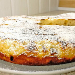 Пирог из творожного теста на сковороде