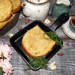 Луковые гренки с сыром