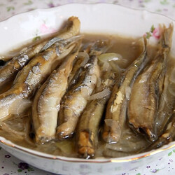 Мойва в луке и чае, без запаха на кухне