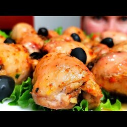 Куриные бёдра фаршированные черносливом, сыром и грецкими орехами