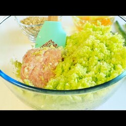 Мясные оладьи с капустой и овсянкой