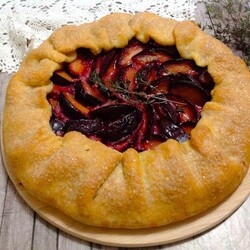 Галета со сливами