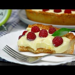 ТАРТ С ЗАВАРНЫМ КРЕМОМ И ЯГОДАМИ