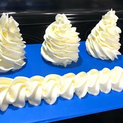 Легкий Крем НЕЖНЫЙ  ПЛОМБИР без яиц и сливок. Супер - Устойчивый для декорации Тортов, Пирожных