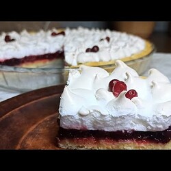 Открытый пирог с клюквой и меренгой. Чудесное сочетание ингредиентов.