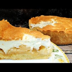 Яблочный тарт с белково-сметанным кремом