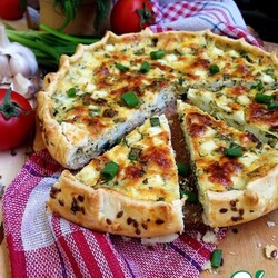 Галета с яйцом, луком и сыром