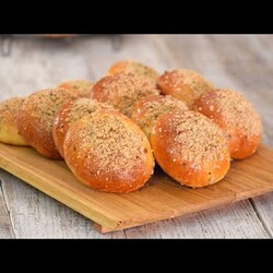 Булочки с черной смородиной и штрейзелем