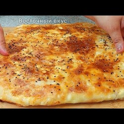 Слоистая лепёшка с творогом и сыром