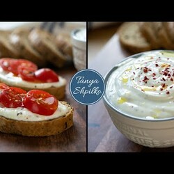 Пикантная намазка из феты для тостов