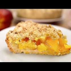 Насыпной пирог с персиками