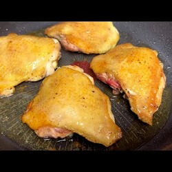 Куриные бёдрышки в молочно-луковом соусе. Рецепт на любой бюджет