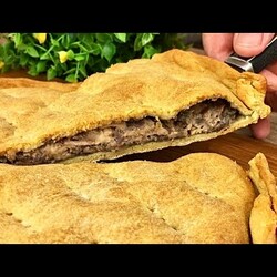 Луковый пирог с сыром