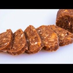 А-ля колбаска, из жареной муки, с орехами