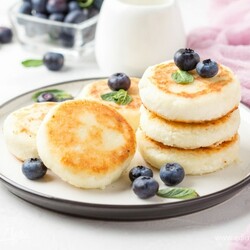 Сырники без яйца. Ингредиенты: творог 5%, манная крупа, сахар