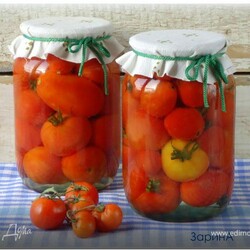 Помидоры консервированные (без уксуса). Ингредиенты: вода, соль