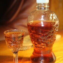 Быстрый рецепт домашней настойки на водке (самогоне).