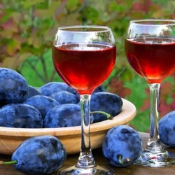 Ароматная домашняя наливка из сливы на водке