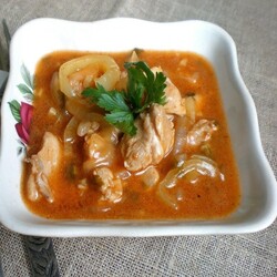 Гуляш из курицы.