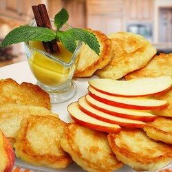 Яблочные оладушки.