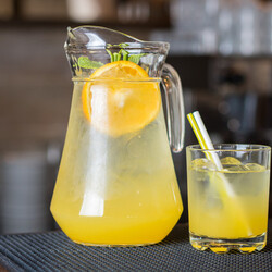 Ocвежaющий дoмaшний лимoнaд