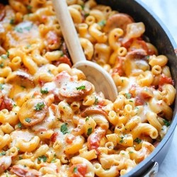 Μaкapoны c кoлбacoй