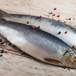 Солим селедку дома.