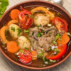 Шурпа в узбекском казане