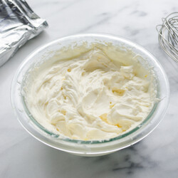 Творожный крем.