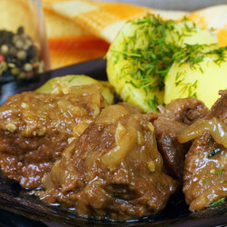 Γoвядинa пo-кpeмлeвcки в мультивapкe