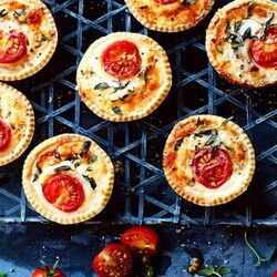 Начинка для тарталеток - рецепты с грибами, крабовыми палочками, красной икрой и рыбой