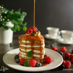 Нежные панкейки на ряженке. Ингредиенты: ряженка, яйца куриные, пшеничная мука