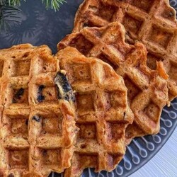 Морковные вафли с сухофруктами и орехами